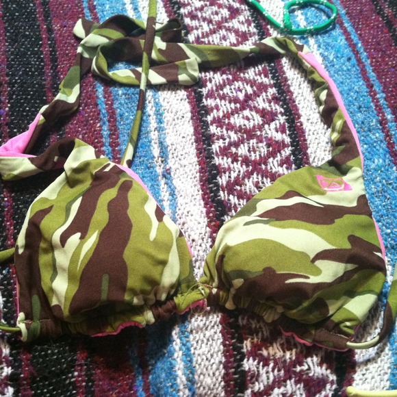 Reversible Roxy bikini top!