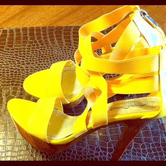 Anne Michelle Yellow Heels 8.5