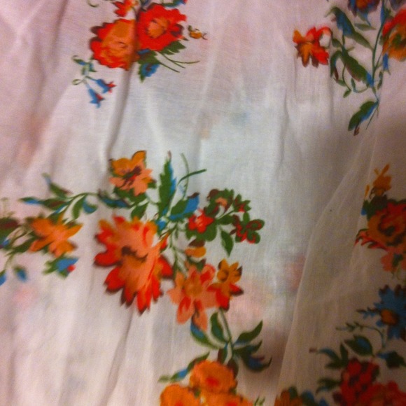 💥SOLD💥Women's Shirt - Picture 2 of 4