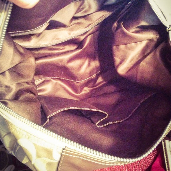 ❌SOLD❌✂PRICE CUT!✂Coach Purse!🚫Trades - Picture 2 of 4