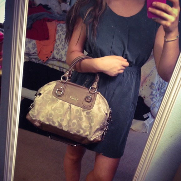 ❌SOLD❌✂PRICE CUT!✂Coach Purse!🚫Trades - Picture 4 of 4