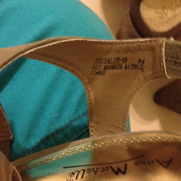 Reduced! Ana Michelle lite green army heels 6" - Picture 2 of 4