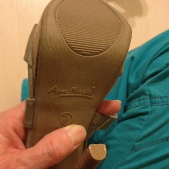 Reduced! Ana Michelle lite green army heels 6" - Picture 3 of 4