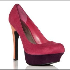 Block color suede heels!