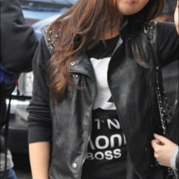 ⛔️Sold⛔️Studded leather vest - Picture 3 of 3