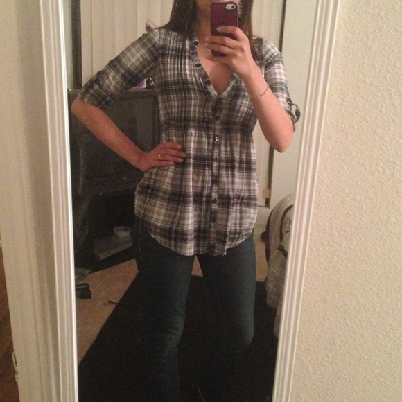 Plaid shirt w/ tie in the back