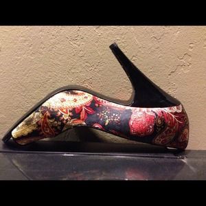 Very Sexy pair of Carlos Santana shoes:)