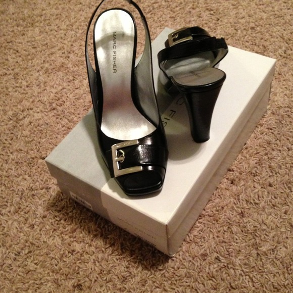 Marc fisher heels with cute buckle. - Picture 3 of 3