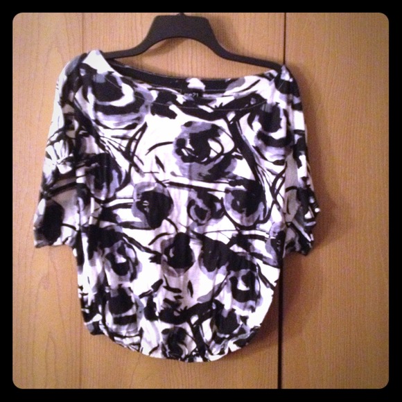 SOLD Off the shoulder top!!!