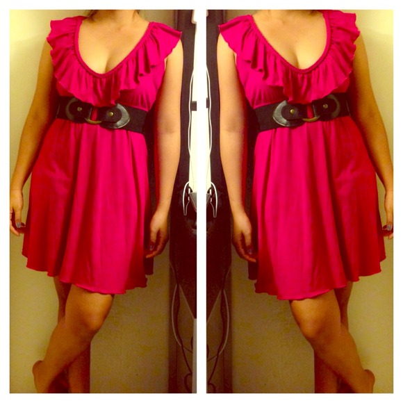 💢Sold by bundle💢Cute fluffy neckline dress