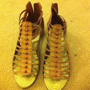 Tan strappy summertime sandals!