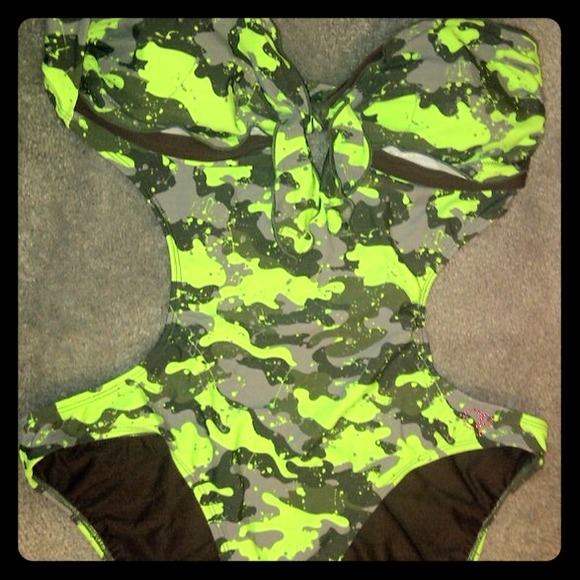 *SOLD IN BUNDLE* Camo cutout swimsuit. NWOT - Picture 1 of 2