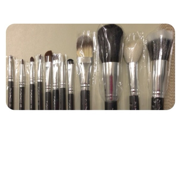🎉SOLD🎉 12 pcs Mac inspired makeup brushes - Picture 4 of 4