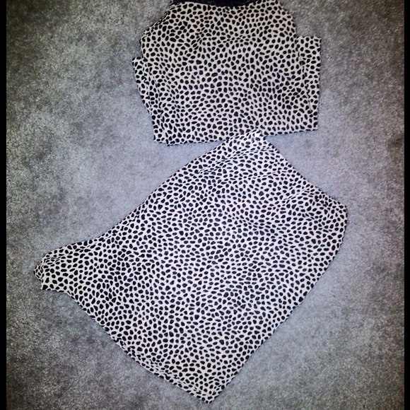 Animal print pajama set. NEVER WORN. - Picture 3 of 3