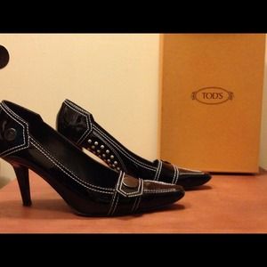 Reserved4@christinalpi**Tod's patent leather heels
