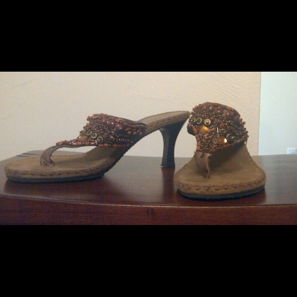 **REDUCED** Beaded Rialto sandals - Picture 2 of 2
