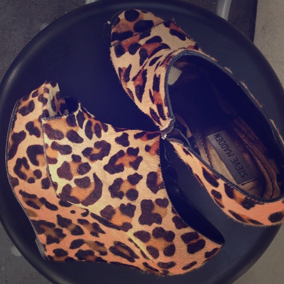 Steve Madden leopard wedges