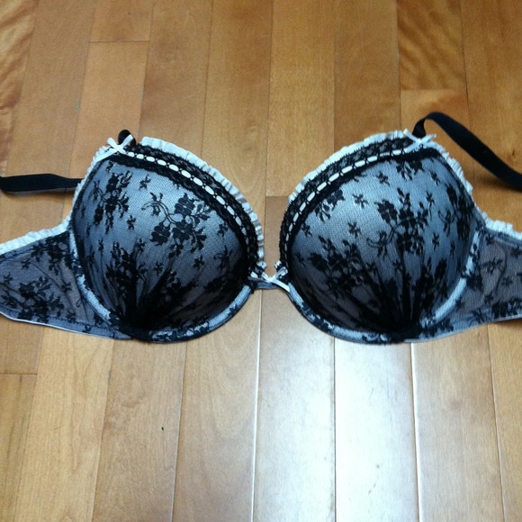 ⚠💵👙SOLD bundle to andrapoe VS Sexy ltle bra 36D