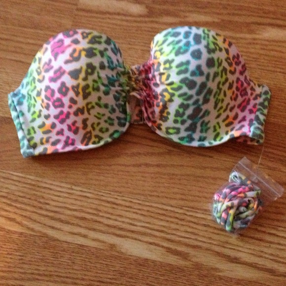 Never worn Victoria's secrete bathing suite top
