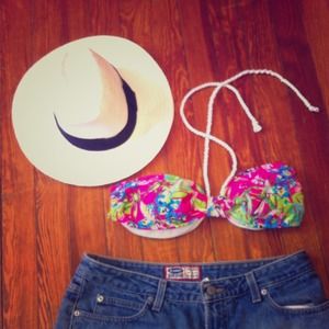 Beach hat..color white!!