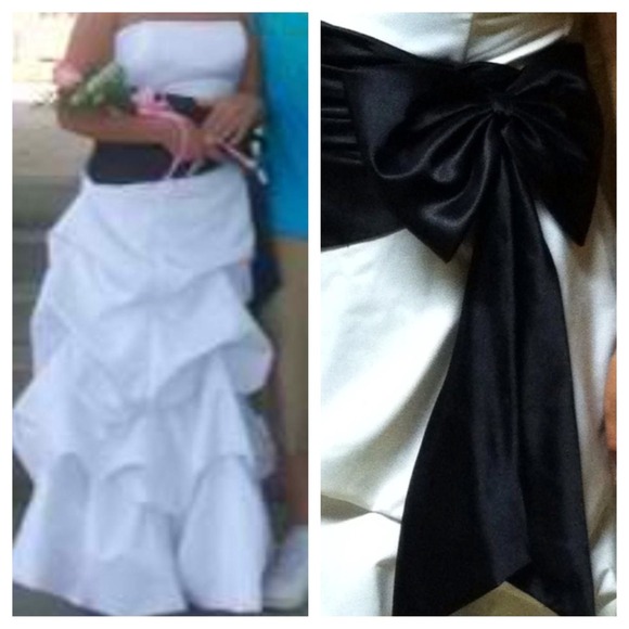 Prom dresses - Picture 2 of 4