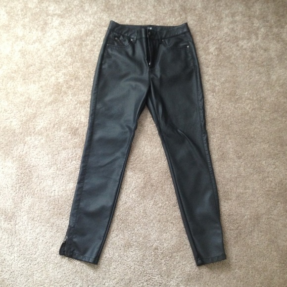 🚫TRADED🚫Black Pleather Pants/Butterfly Necklace