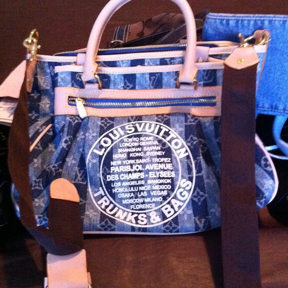 LV bag from purse party used one time ... Nice