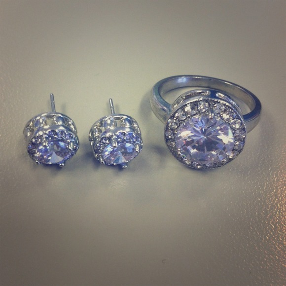 beautiful cocktail ring & earring set