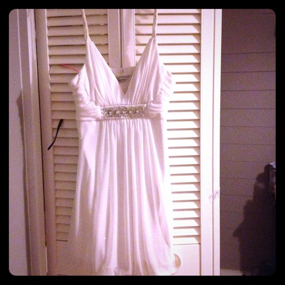 📦💯Traded💯📦LG White dress w/ rhinestones.