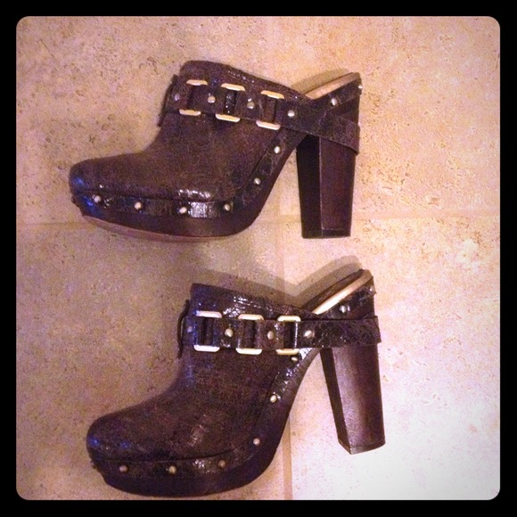 Vince Camuto clogs