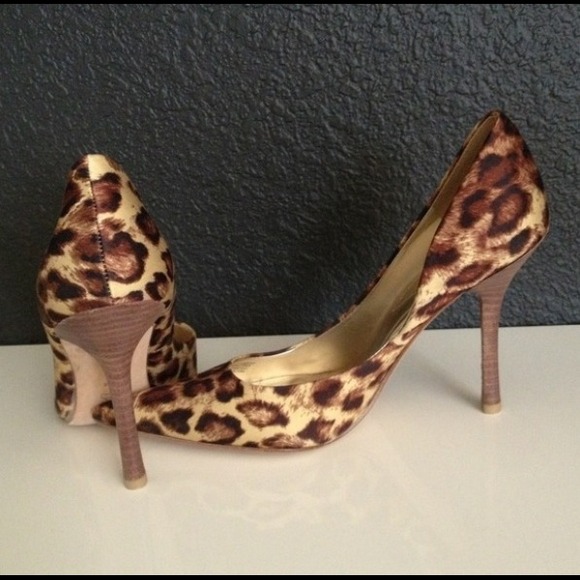 SOLD!!!!Guess shoes - Picture 3 of 3