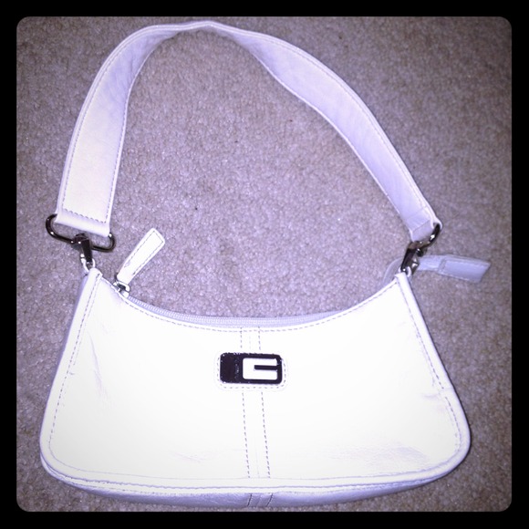 👜Guess Small White Leather Purse👜