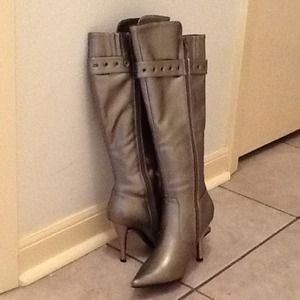 High Knee Fashionable Boot ( NWOT)