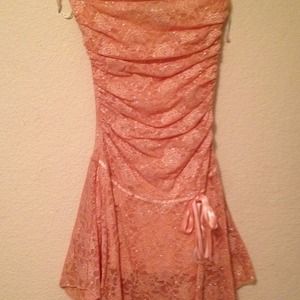 Really cute peachy pink dress!