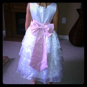 beautiful  little girls dress!