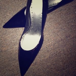 Barely used BCBG patent leather pointy toe pumps