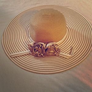Sold in a bundle!!! Beach Hat
