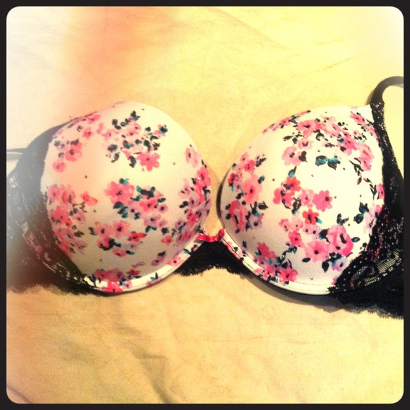 BNWOT Victoria Secret Dream Angels Push-Up