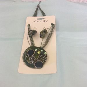 Ethnic necklace with rhinestones