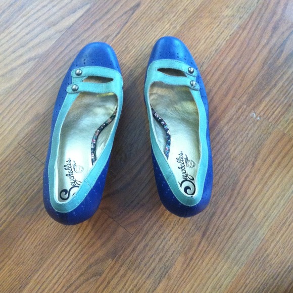 SOLD!!!  PRICE CUT!!!  Anthropologie pumps