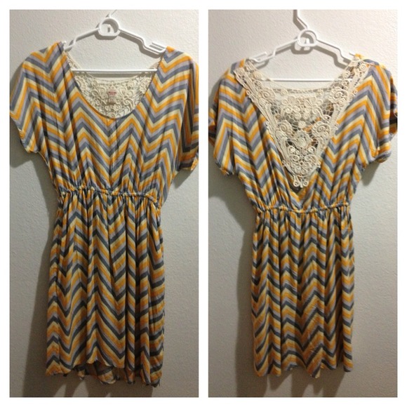 ❤❤SOLD❤❤Chevron patterned dress - Picture 1 of 2