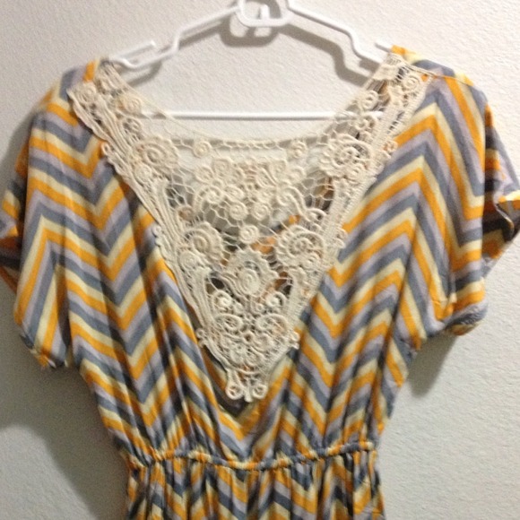 ❤❤SOLD❤❤Chevron patterned dress - Picture 2 of 2