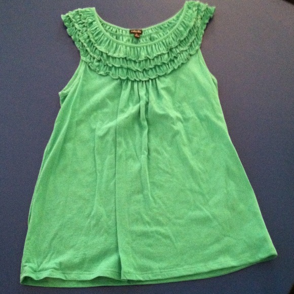 Sleeveless shirt