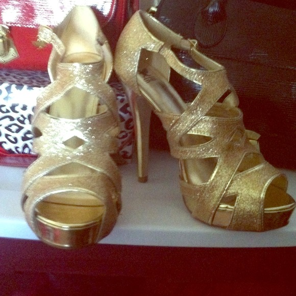 65$ Fab shiekh gold heels