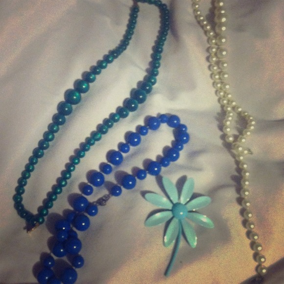 Vintage jewelry bundle.