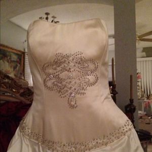 Wedding off White Italian Silk Carolina Boulton