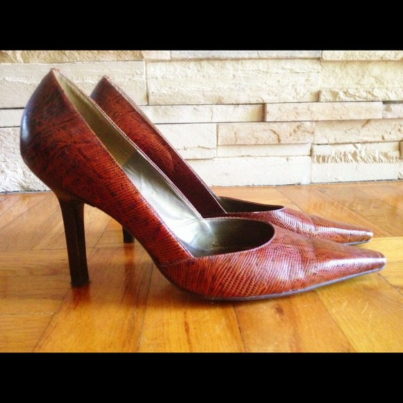 Alligator Embossed Leather BCBGirls Pumps