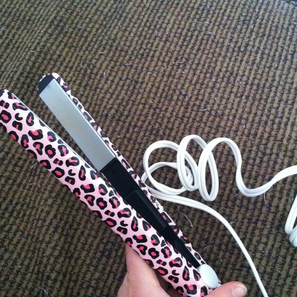 Remington Pink Leopard Printed Straightener
