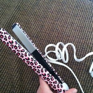 Remington Pink Leopard Printed Straightener