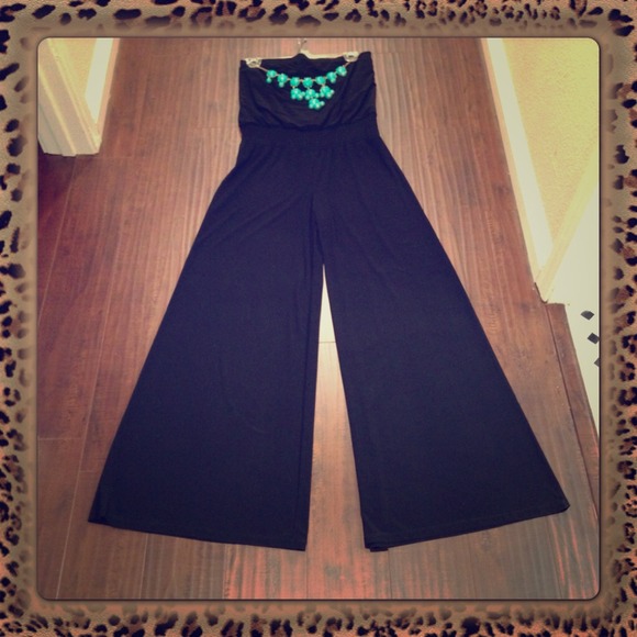 White House Black Market Strapless Jumper!
